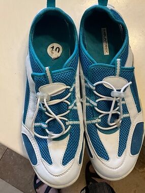 • Mountrek Hiking -Water Shoe • Size 10